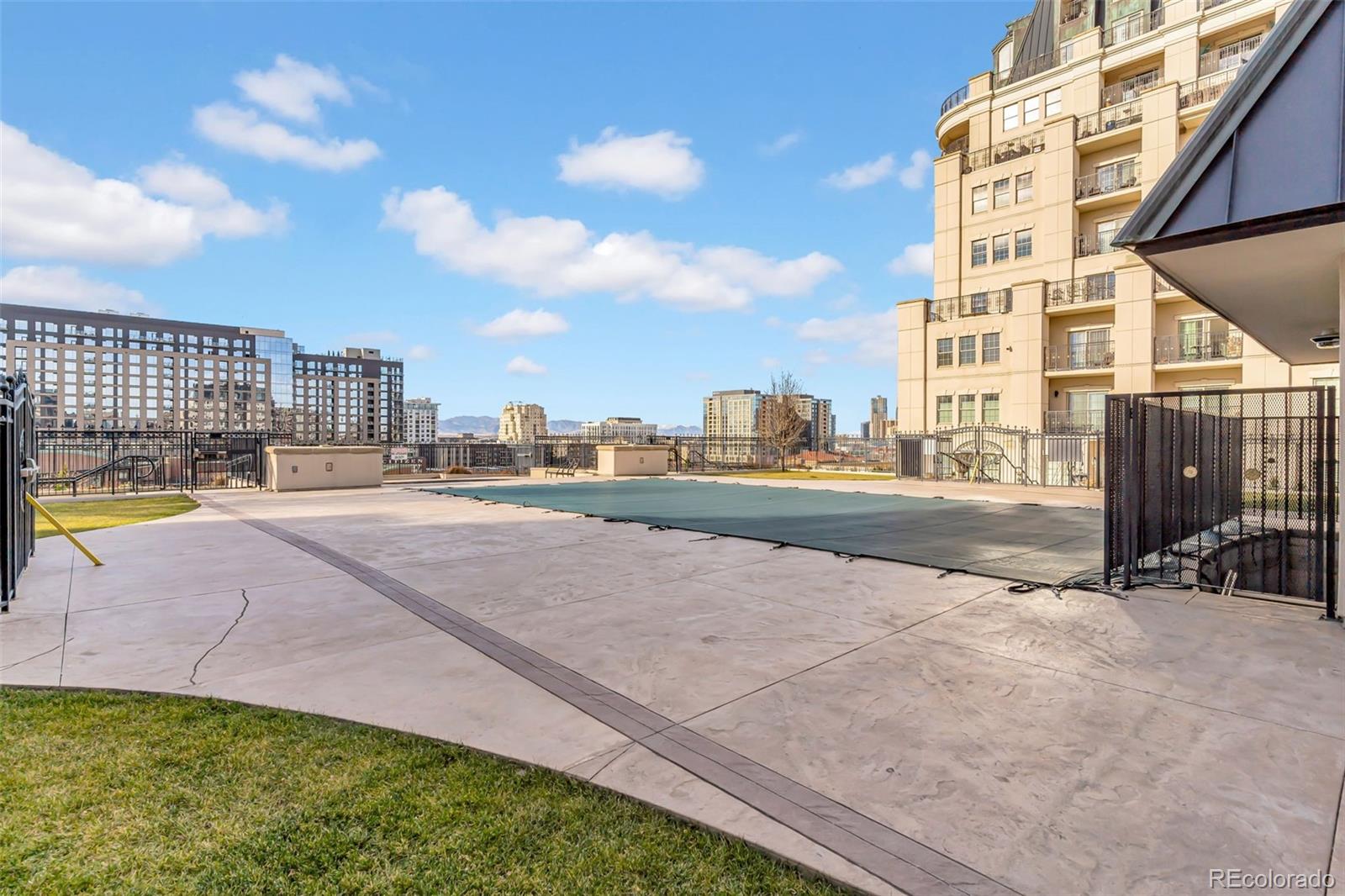 925 N Lincoln Street Unit: 4G