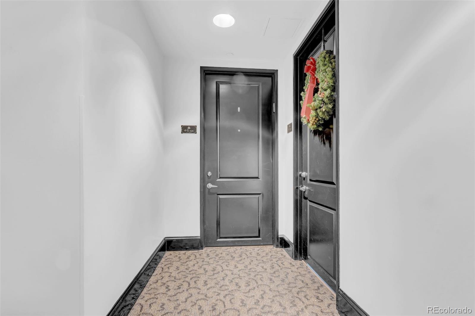 925 N Lincoln Street Unit: 4G