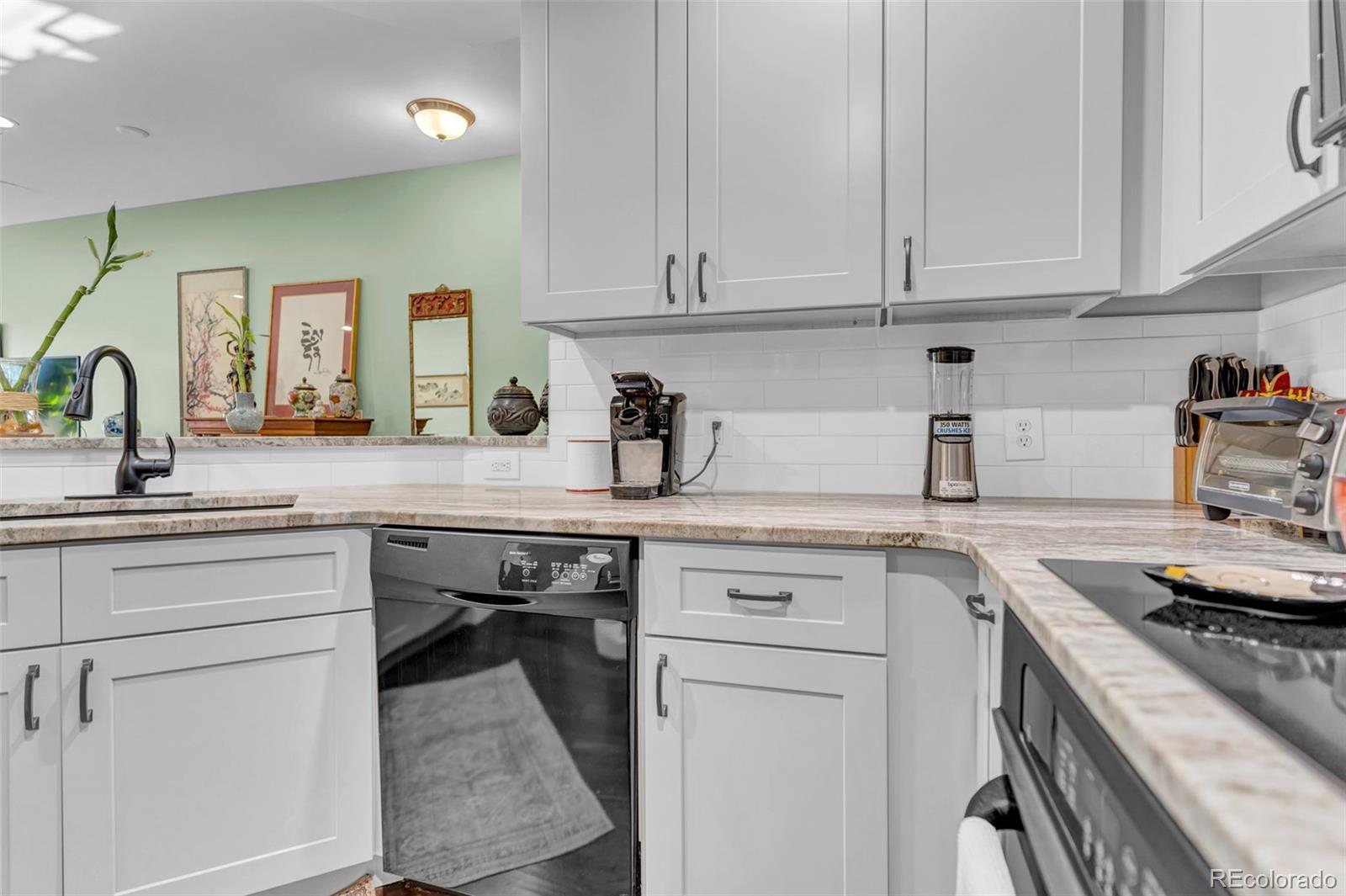 925 N Lincoln Street Unit: 4G