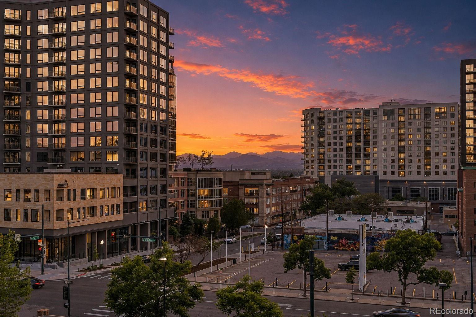 925 N Lincoln Street Unit: 4G