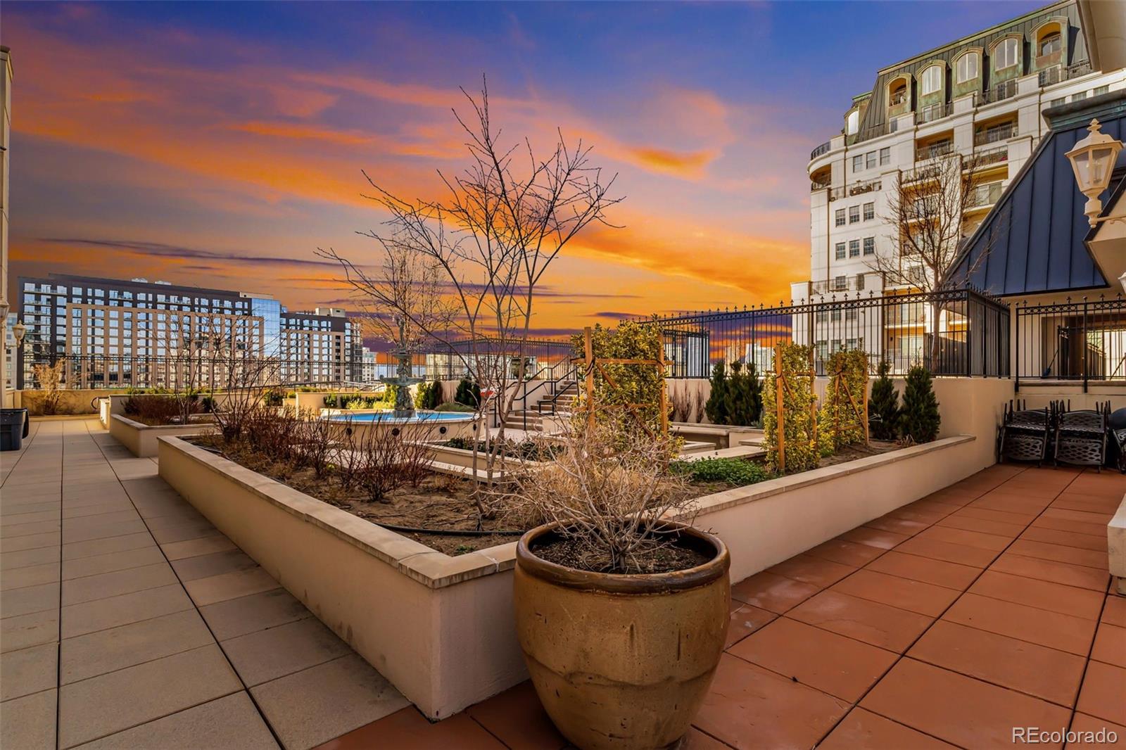 925 N Lincoln Street Unit: 4G