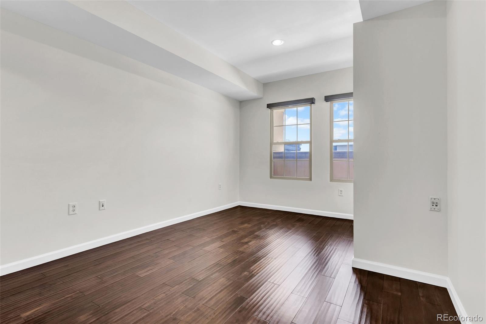 925 N Lincoln Street Unit: 4G