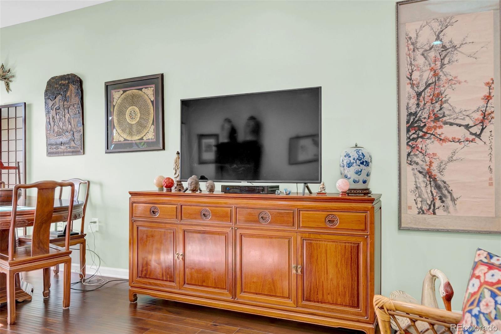 925 N Lincoln Street Unit: 4G