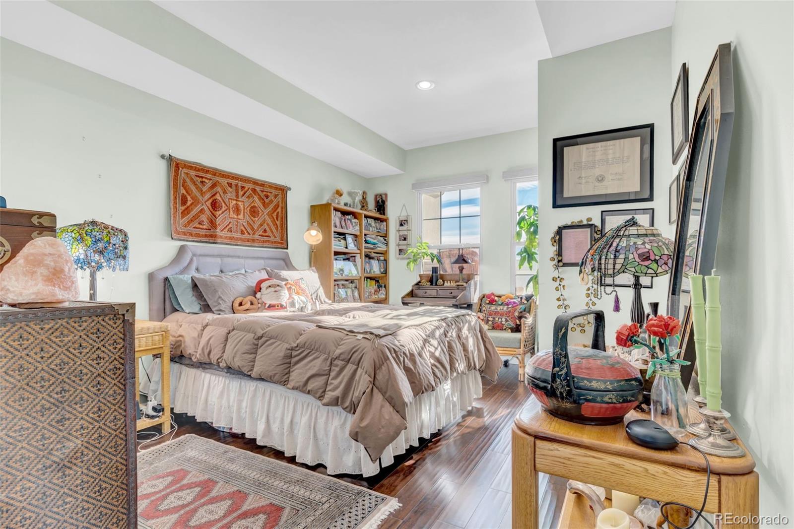 925 N Lincoln Street Unit: 4G