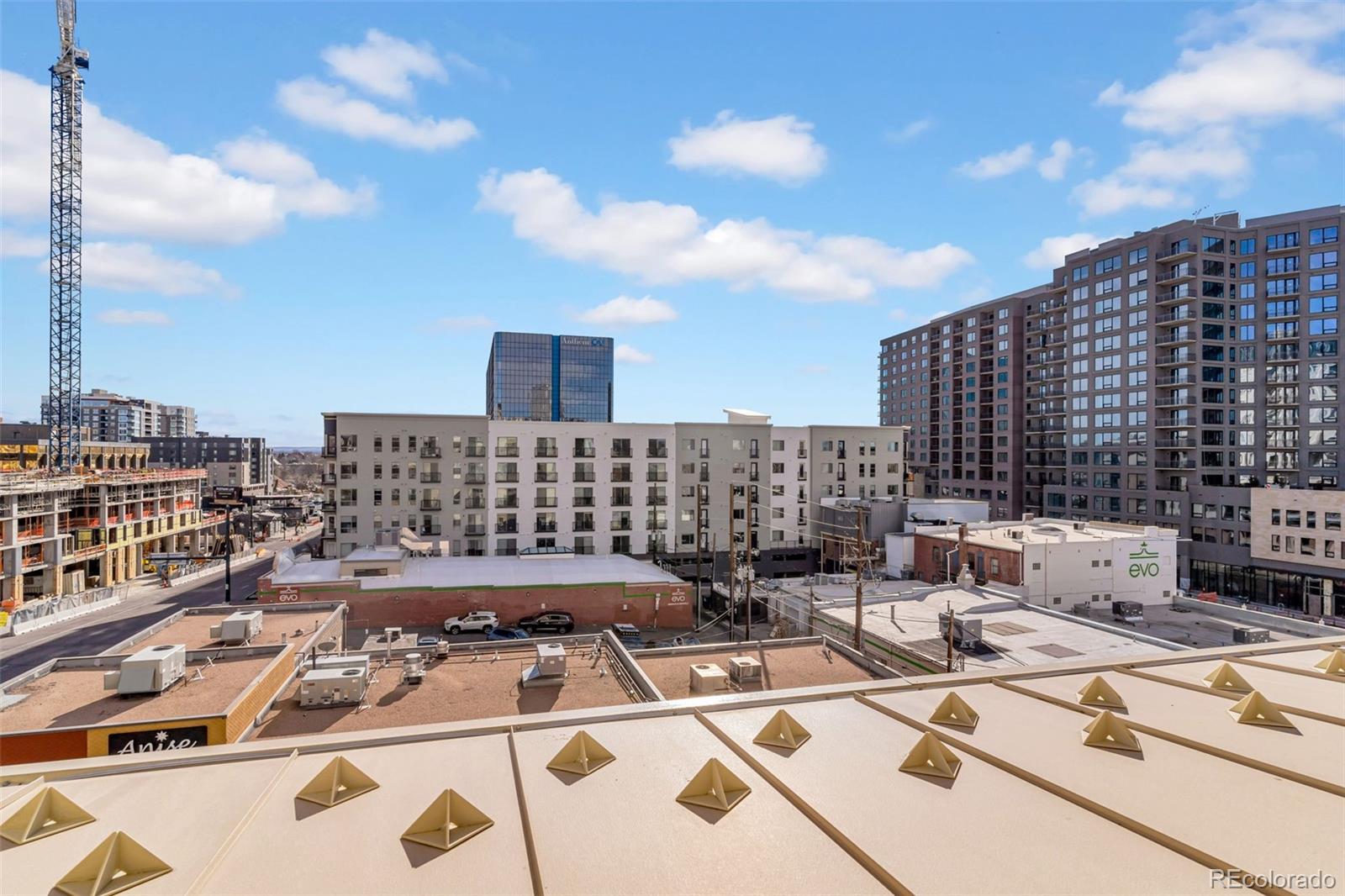 925 N Lincoln Street Unit: 4G