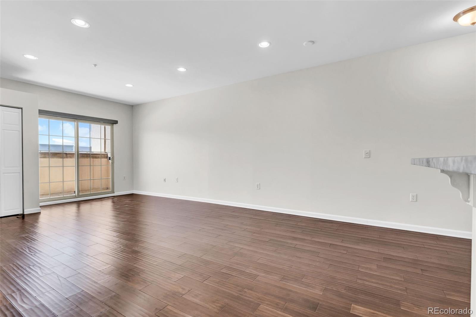 925 N Lincoln Street Unit: 4G