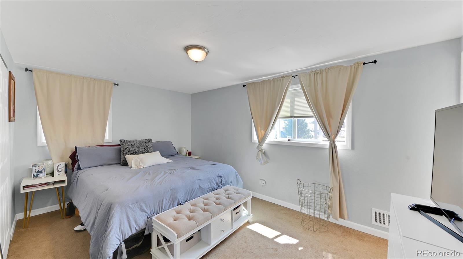 1860 W 104th Place