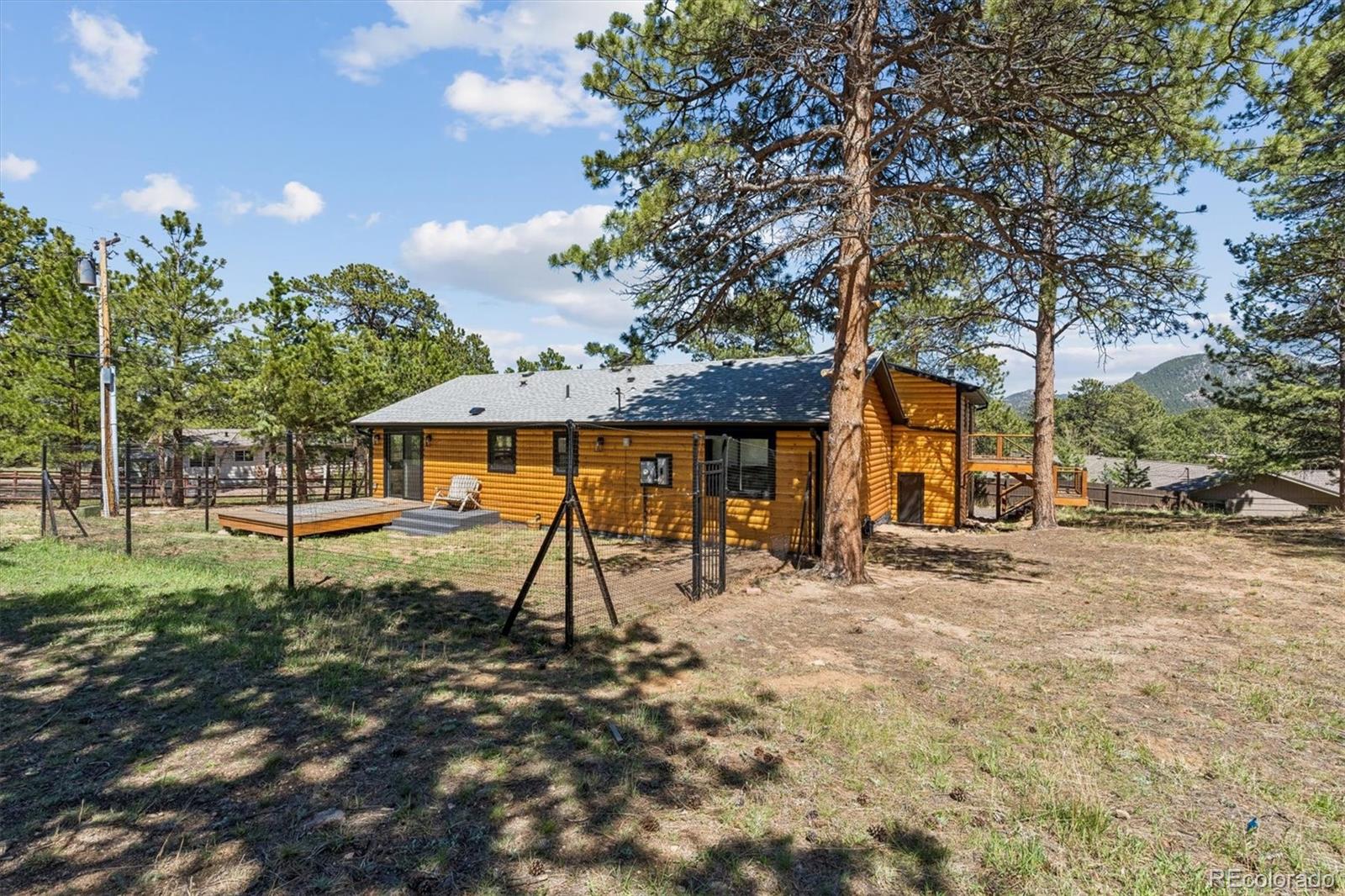 909 Village Green Lane