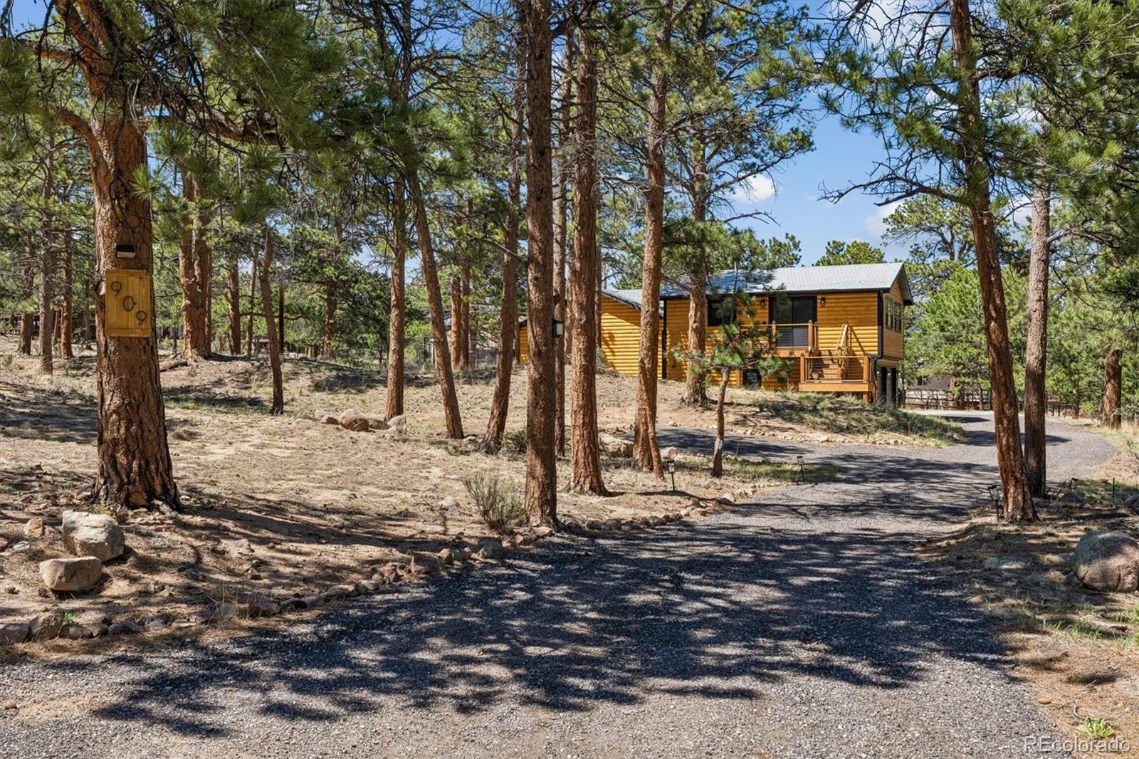 909 Village Green Lane