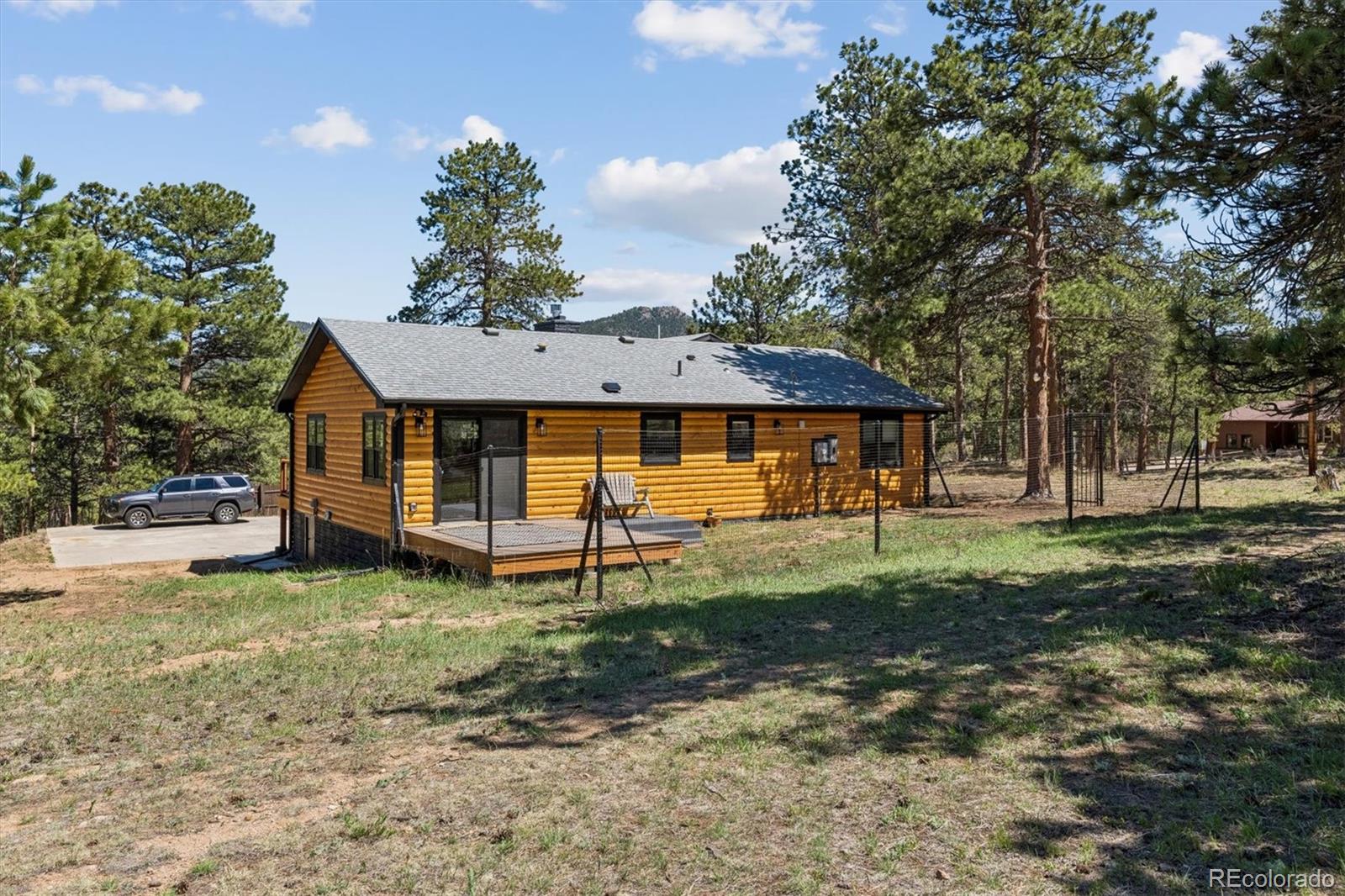 909 Village Green Lane