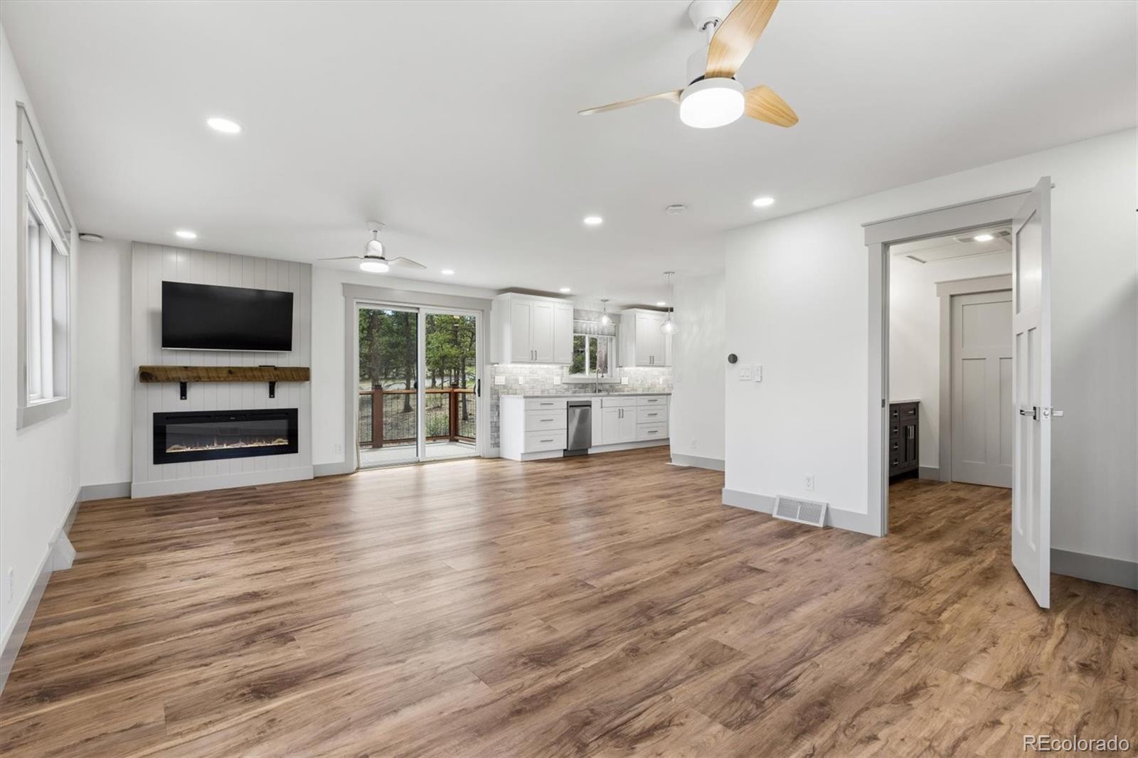 909 Village Green Lane