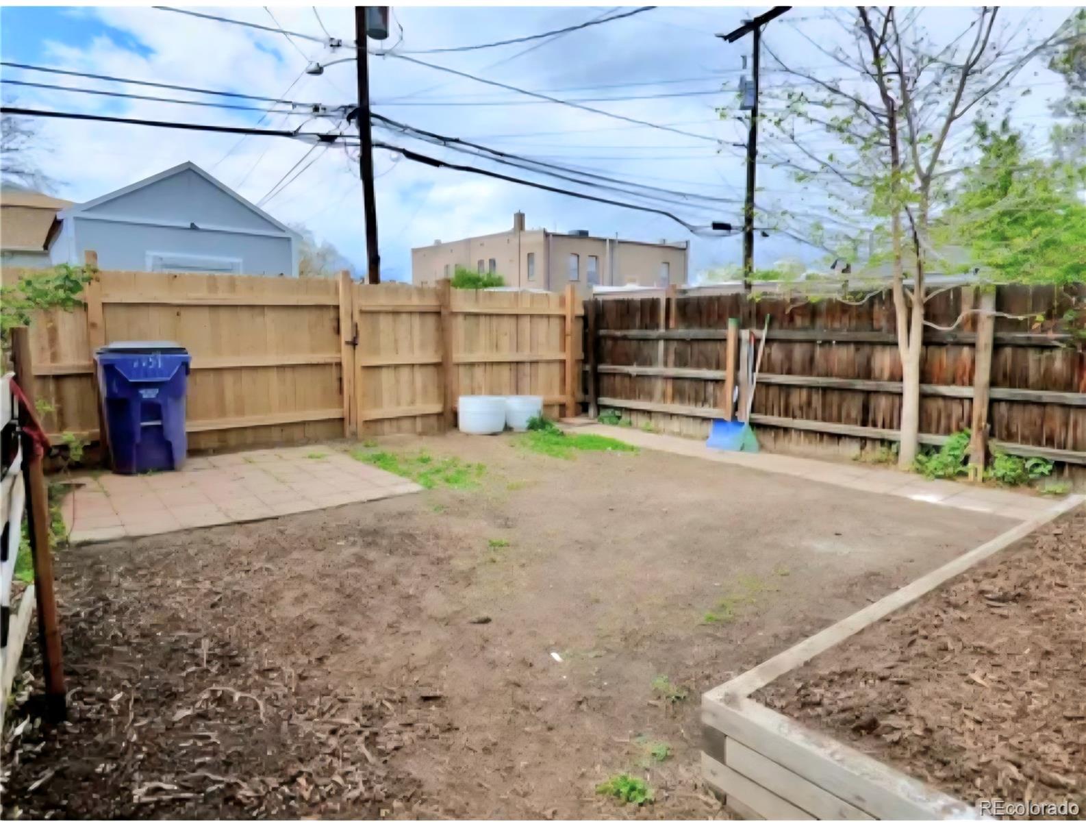 2737 N Marion Street