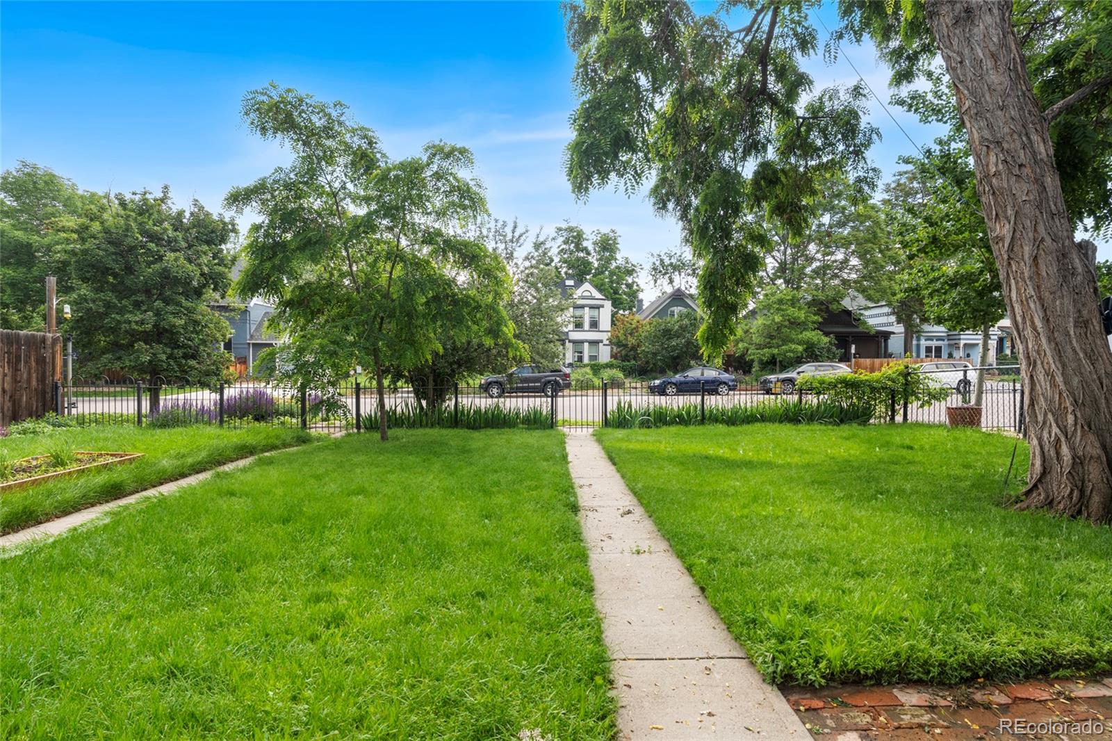 2737 N Marion Street