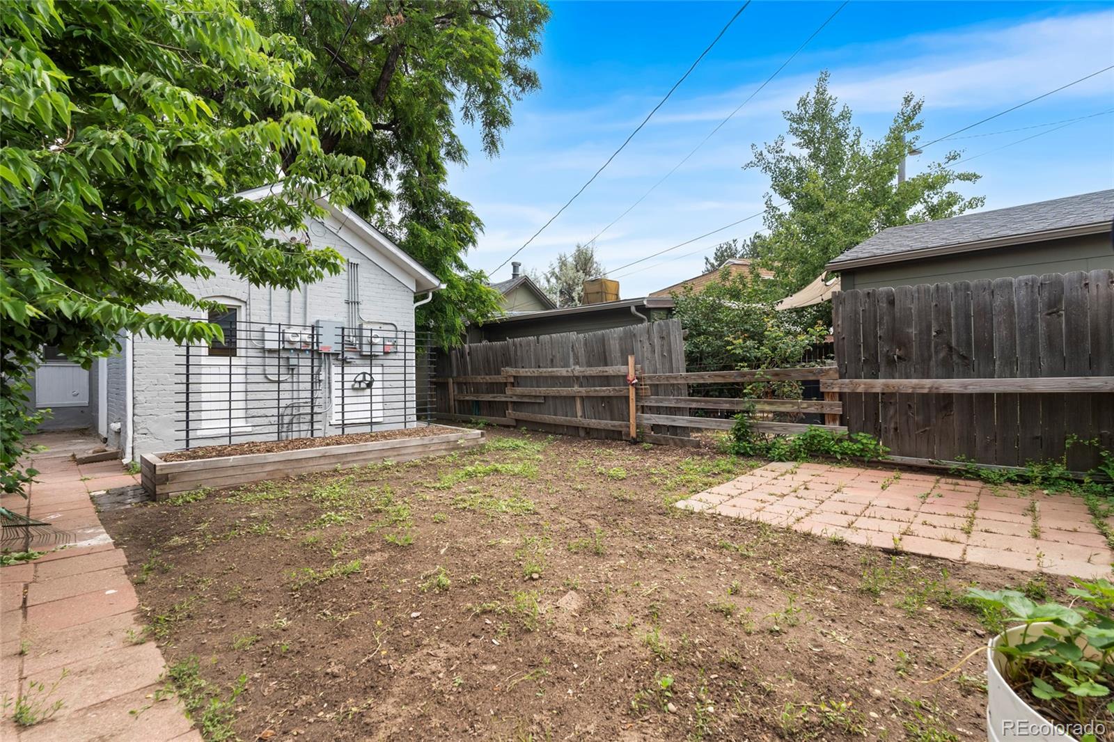 2737 N Marion Street