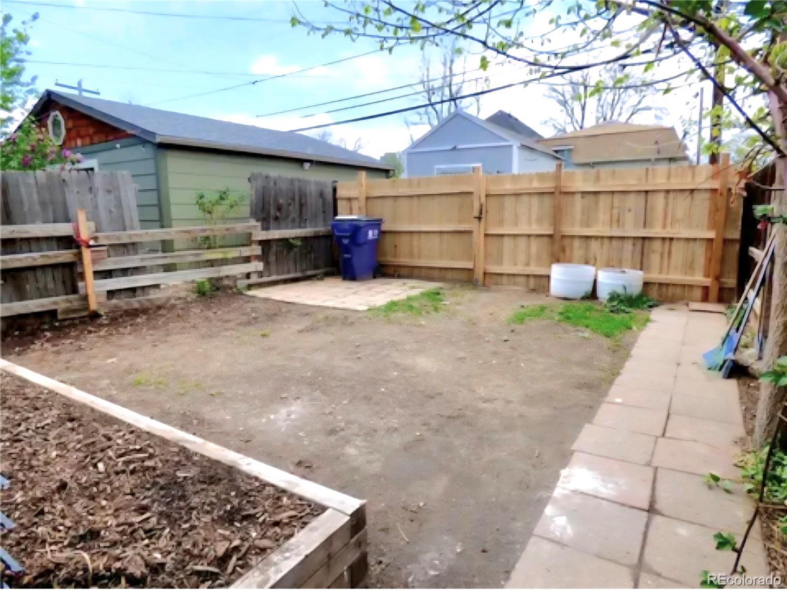 2737 N Marion Street