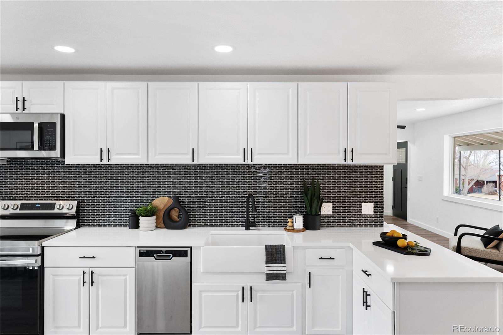 1121 Ruth Drive