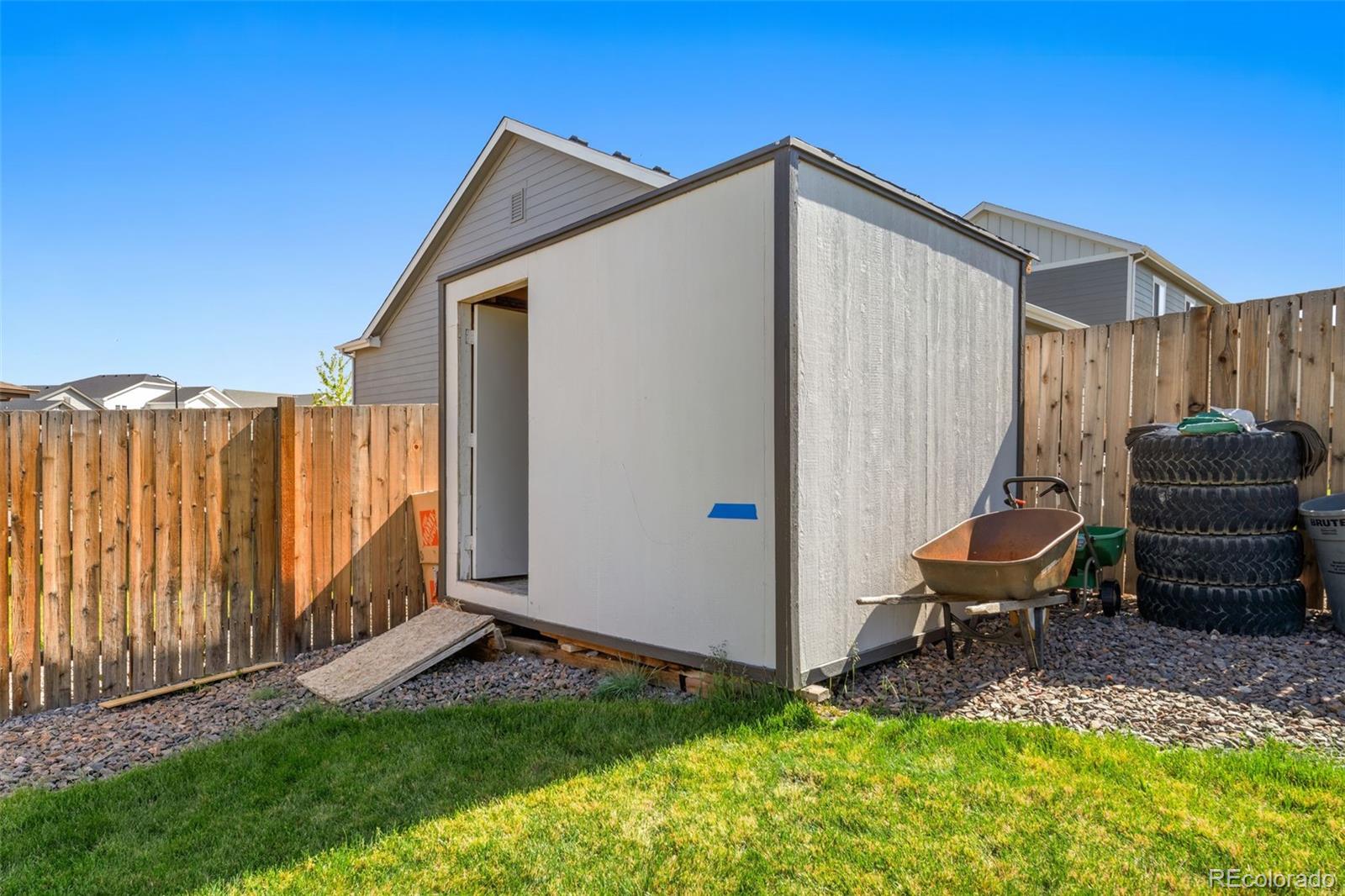 888 N Undergrove Way