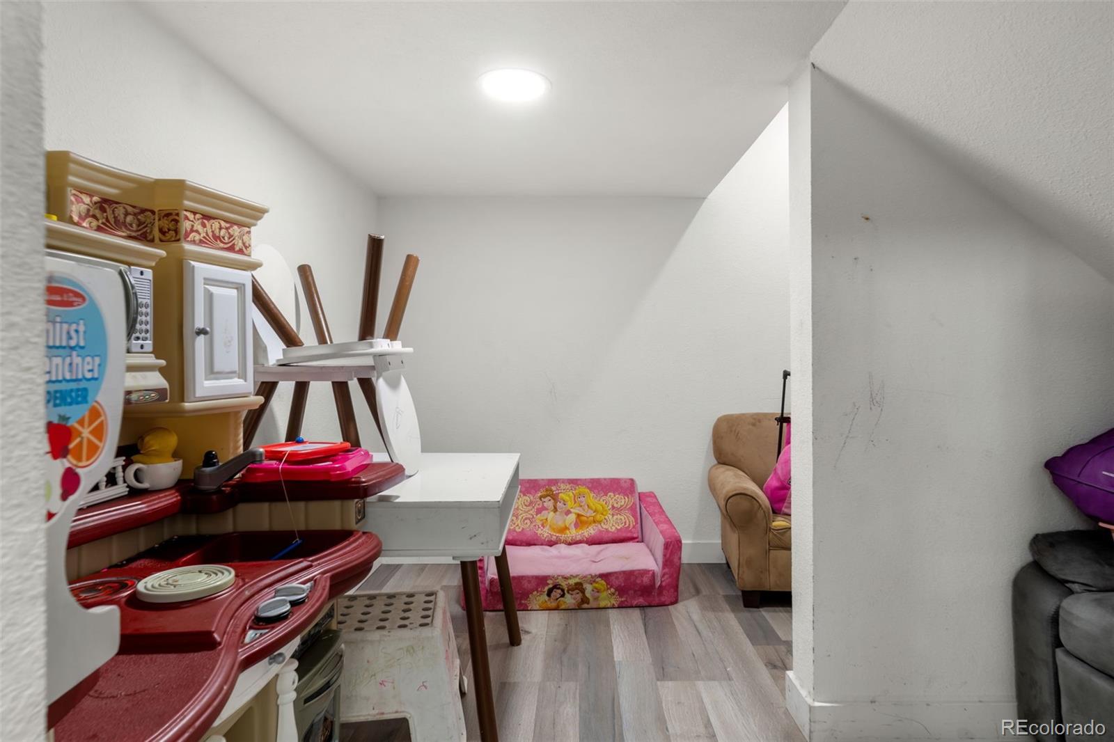 888 N Undergrove Way