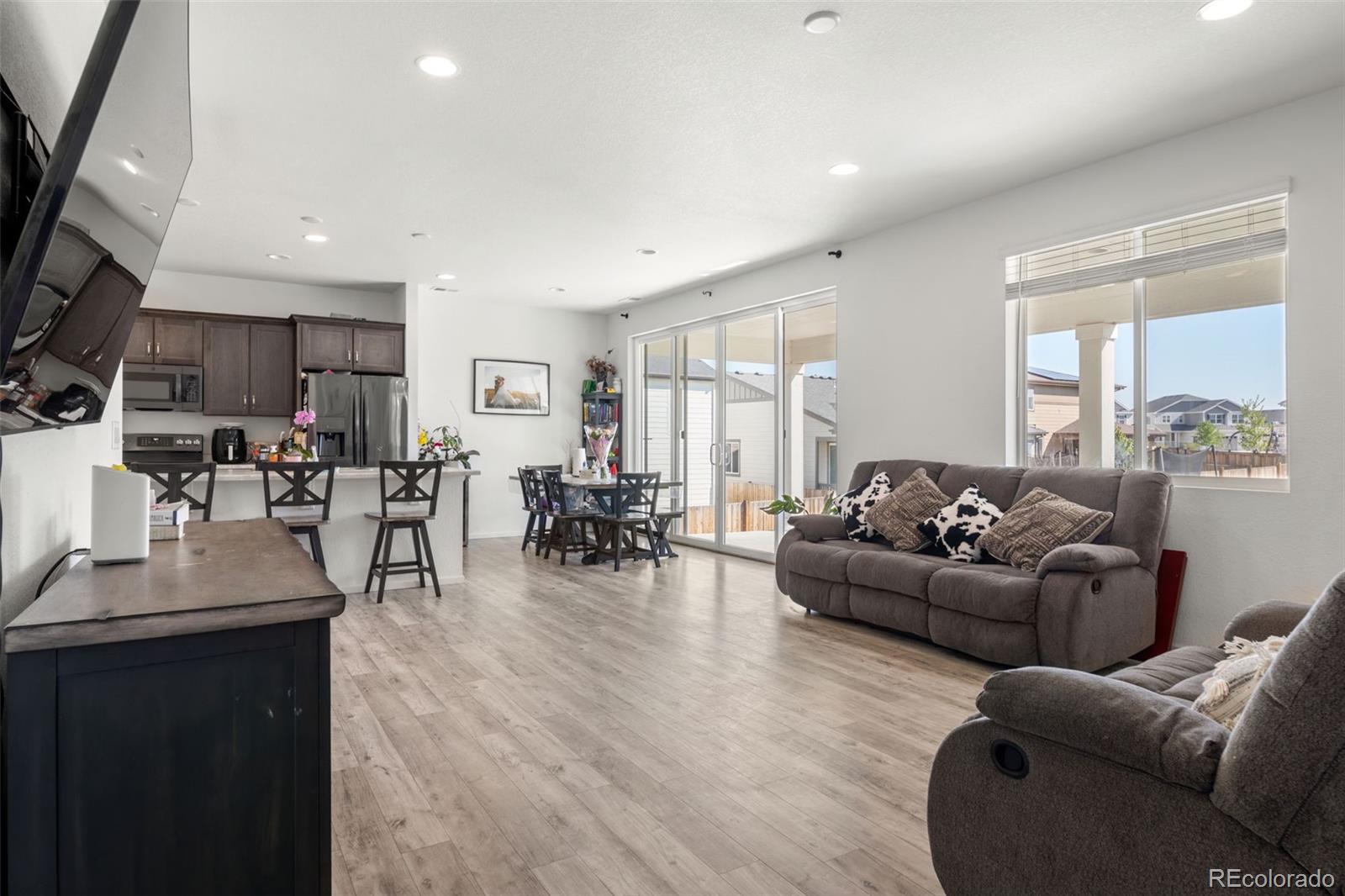 888 N Undergrove Way