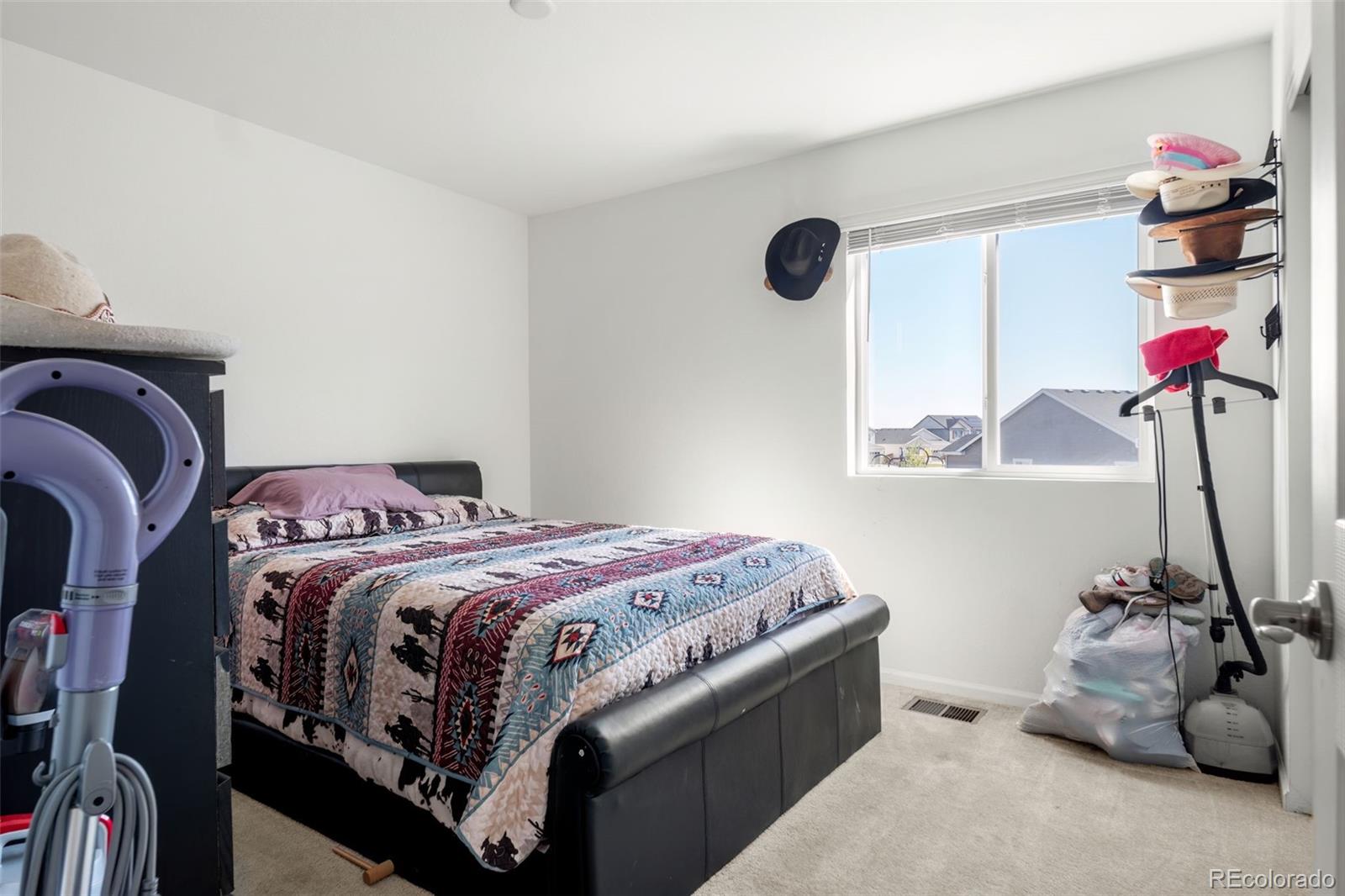 888 N Undergrove Way