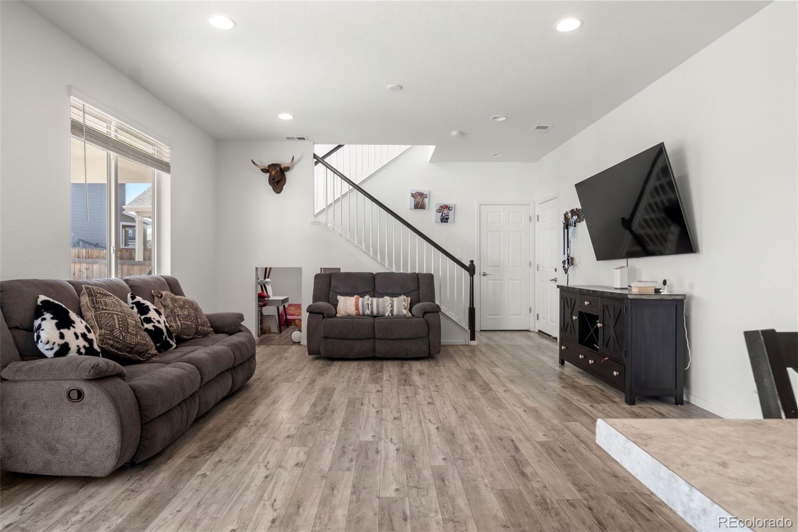 888 N Undergrove Way