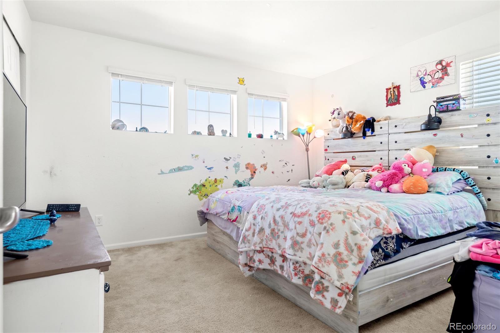 888 N Undergrove Way