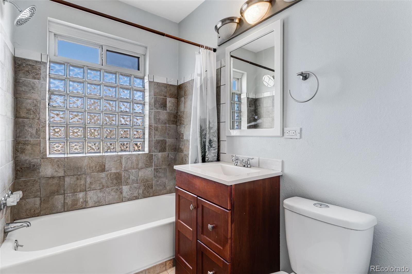 665 N Washington Street Unit: 8C