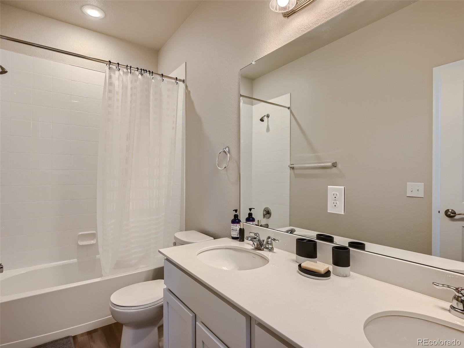 1340 Hoyt Street Unit: 2