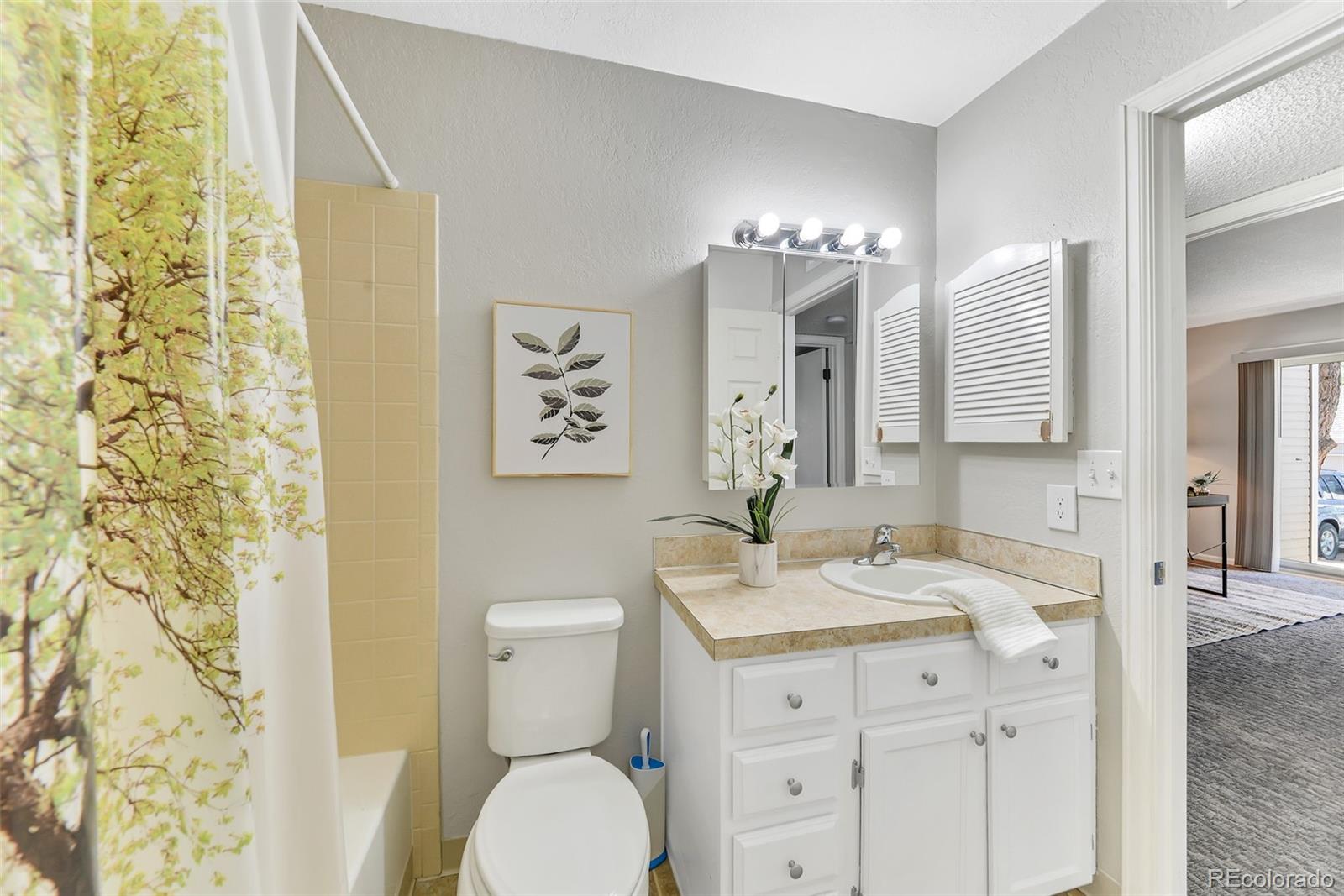 5735 W Atlantic Place Unit: 101