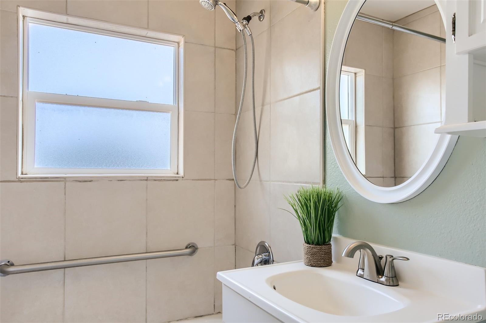 1076 S Raleigh Street