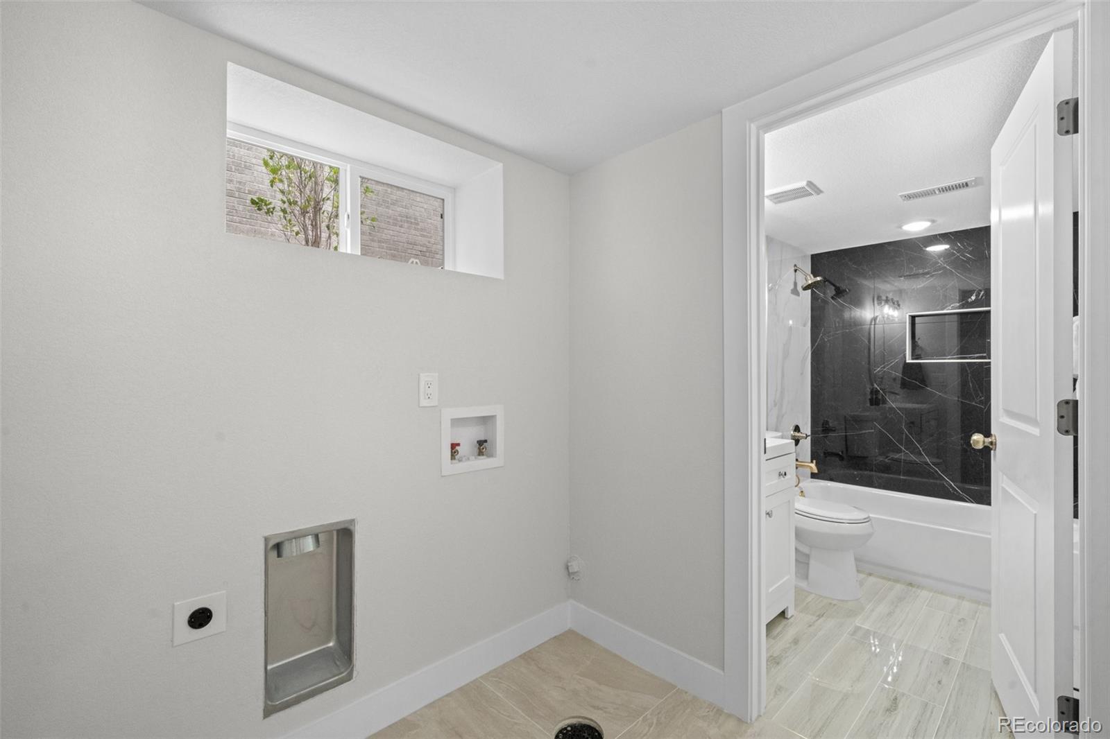 4623 W Moncrieff Place