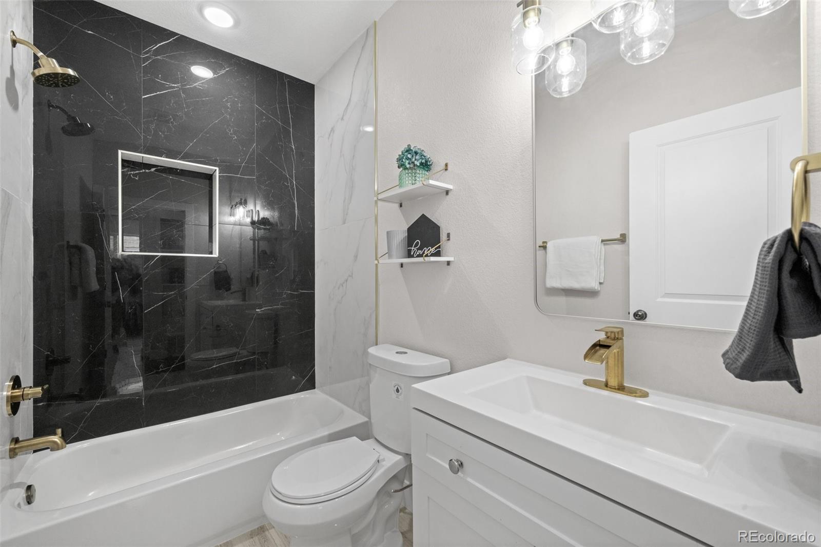 4623 W Moncrieff Place