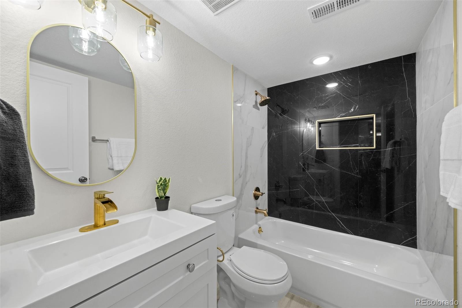 4623 W Moncrieff Place