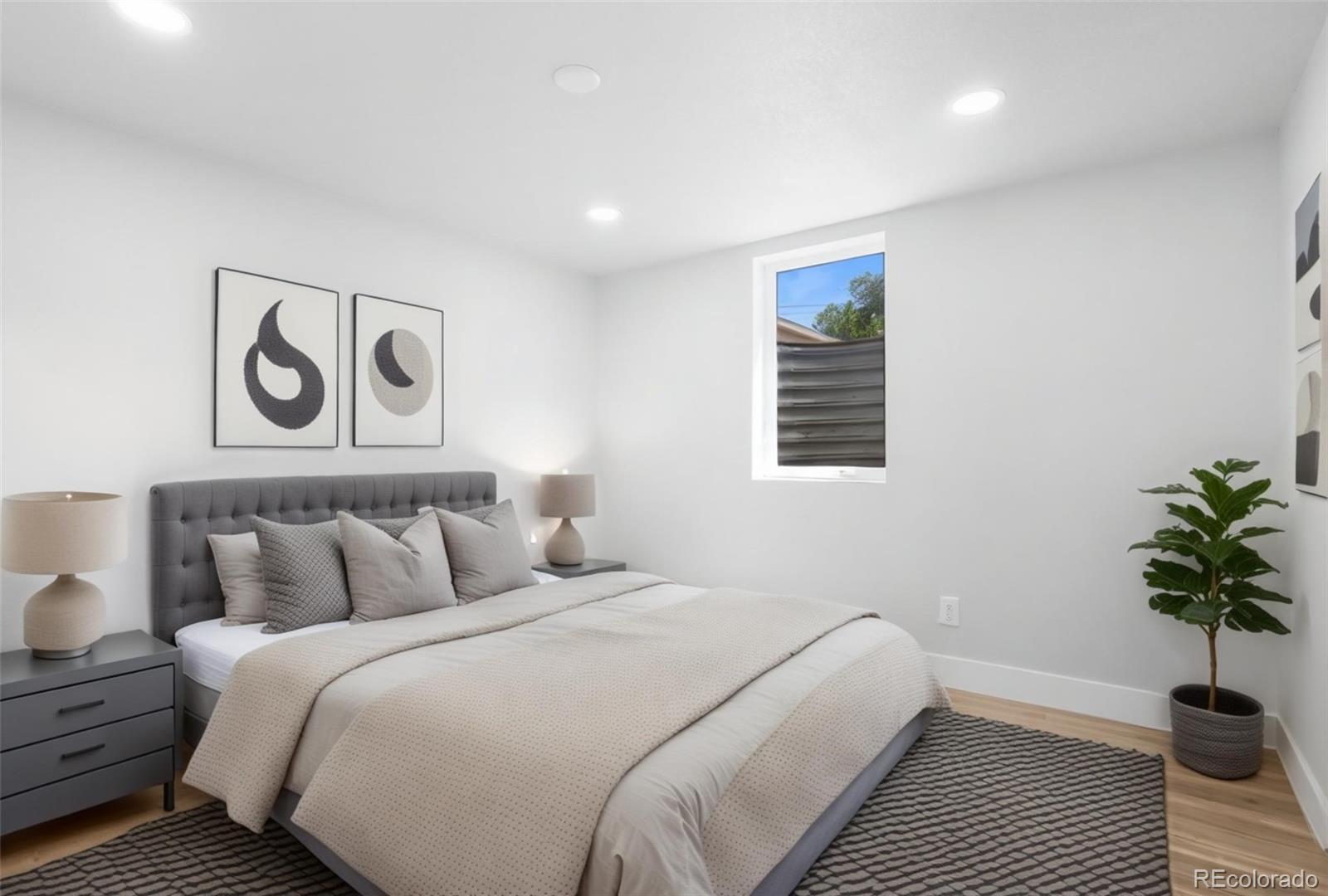 7956 Hollywood Street