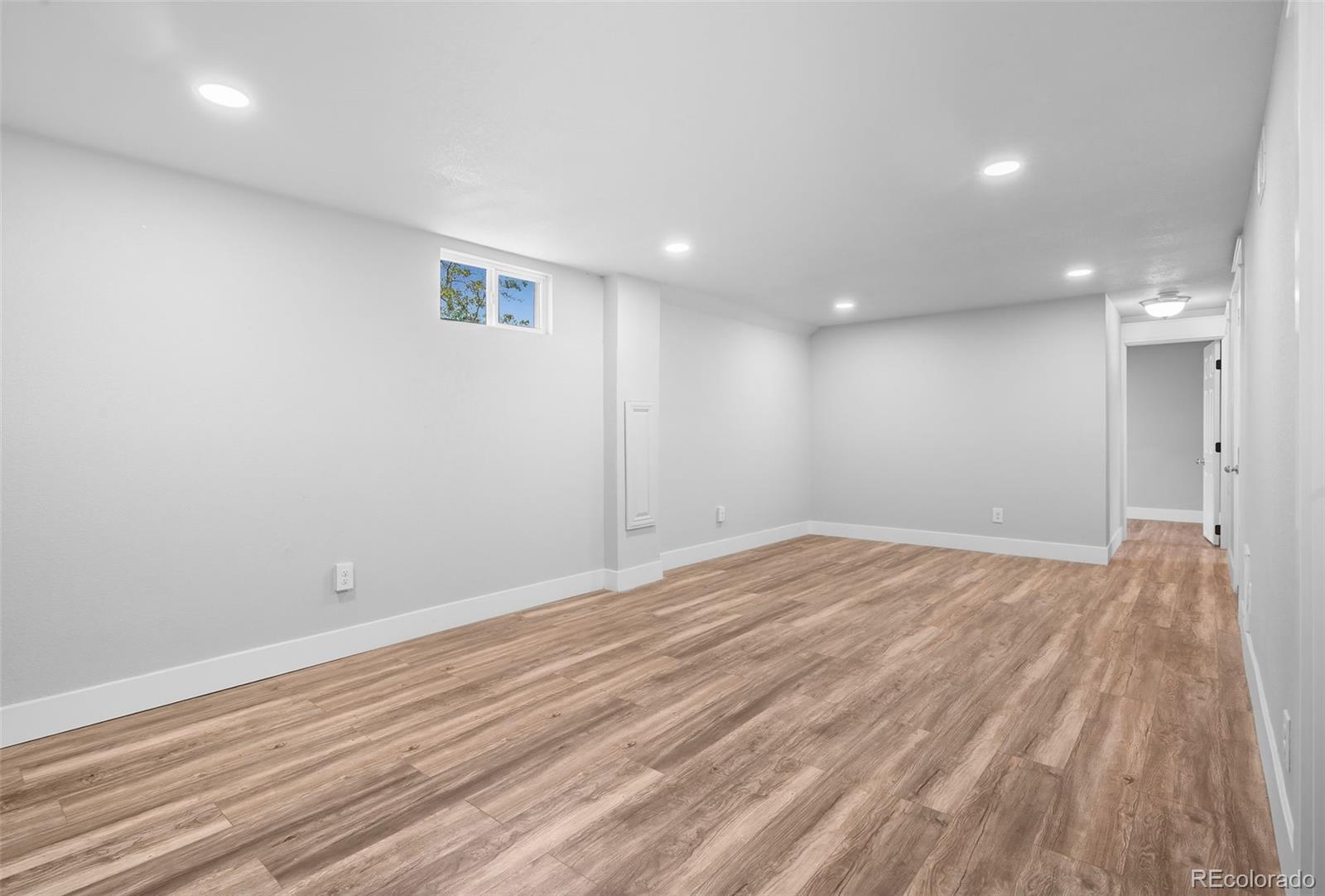 7956 Hollywood Street