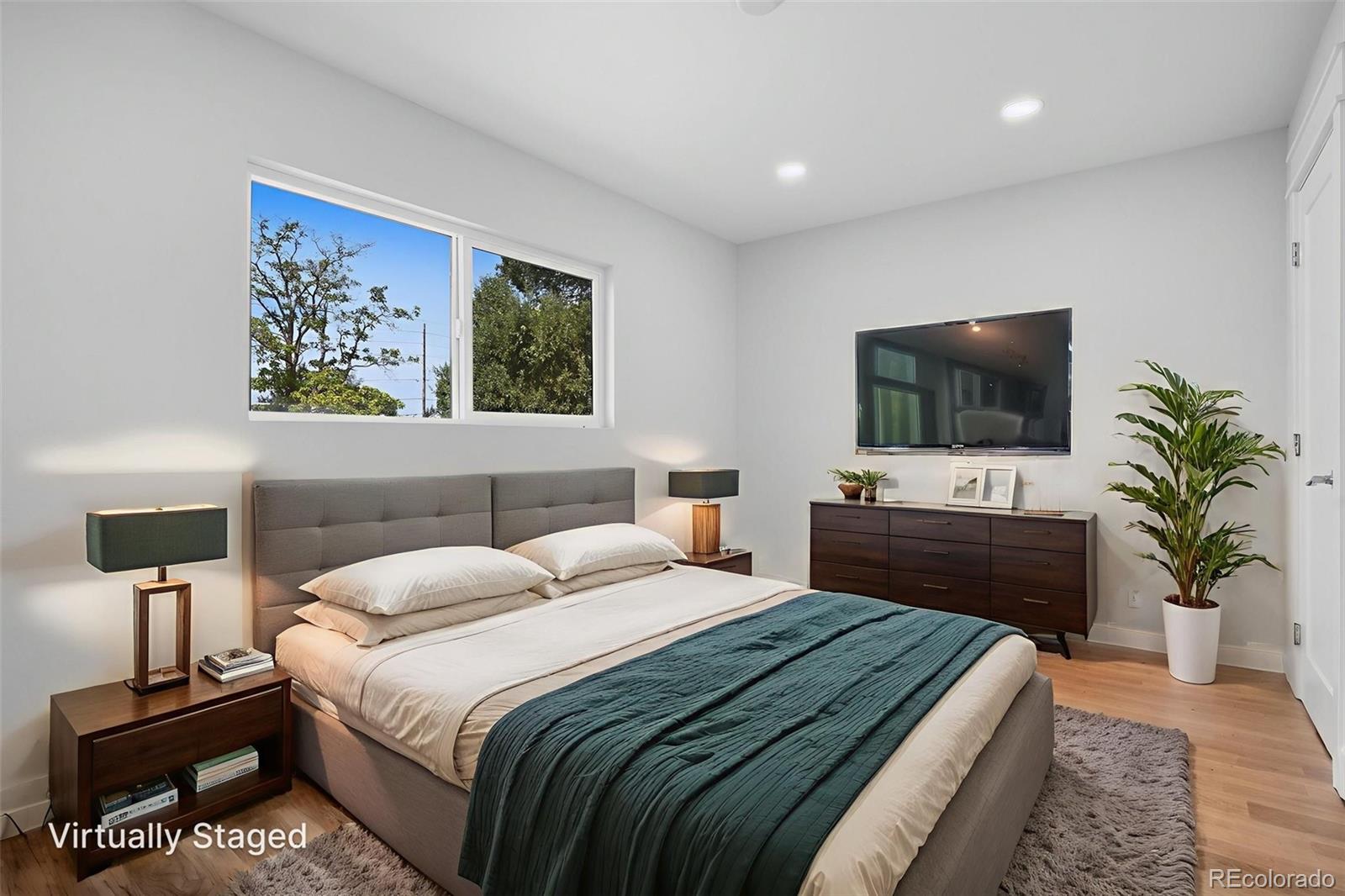 7956 Hollywood Street