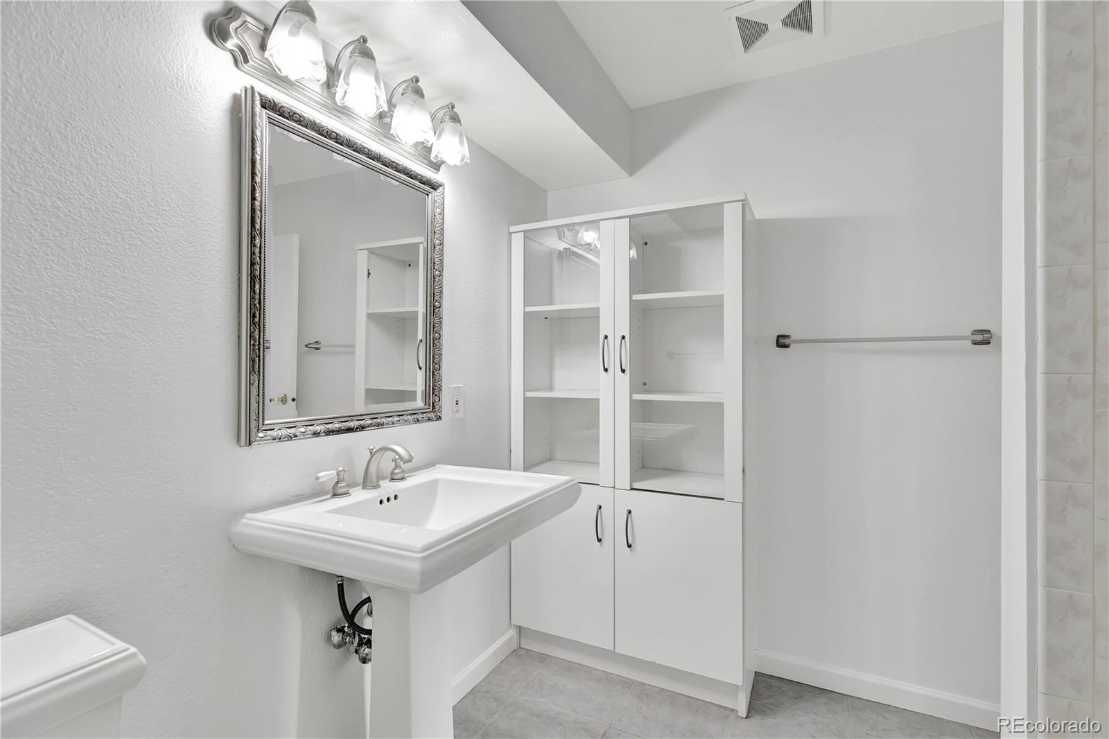 7645 E Quincy Avenue Unit: 208