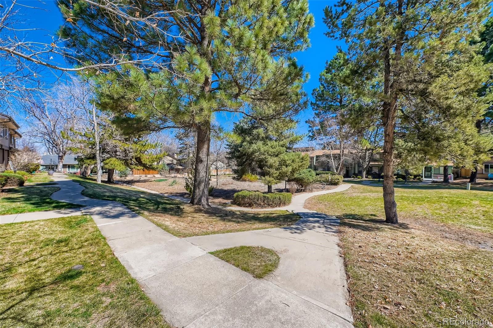 2286 S Oakland Way
