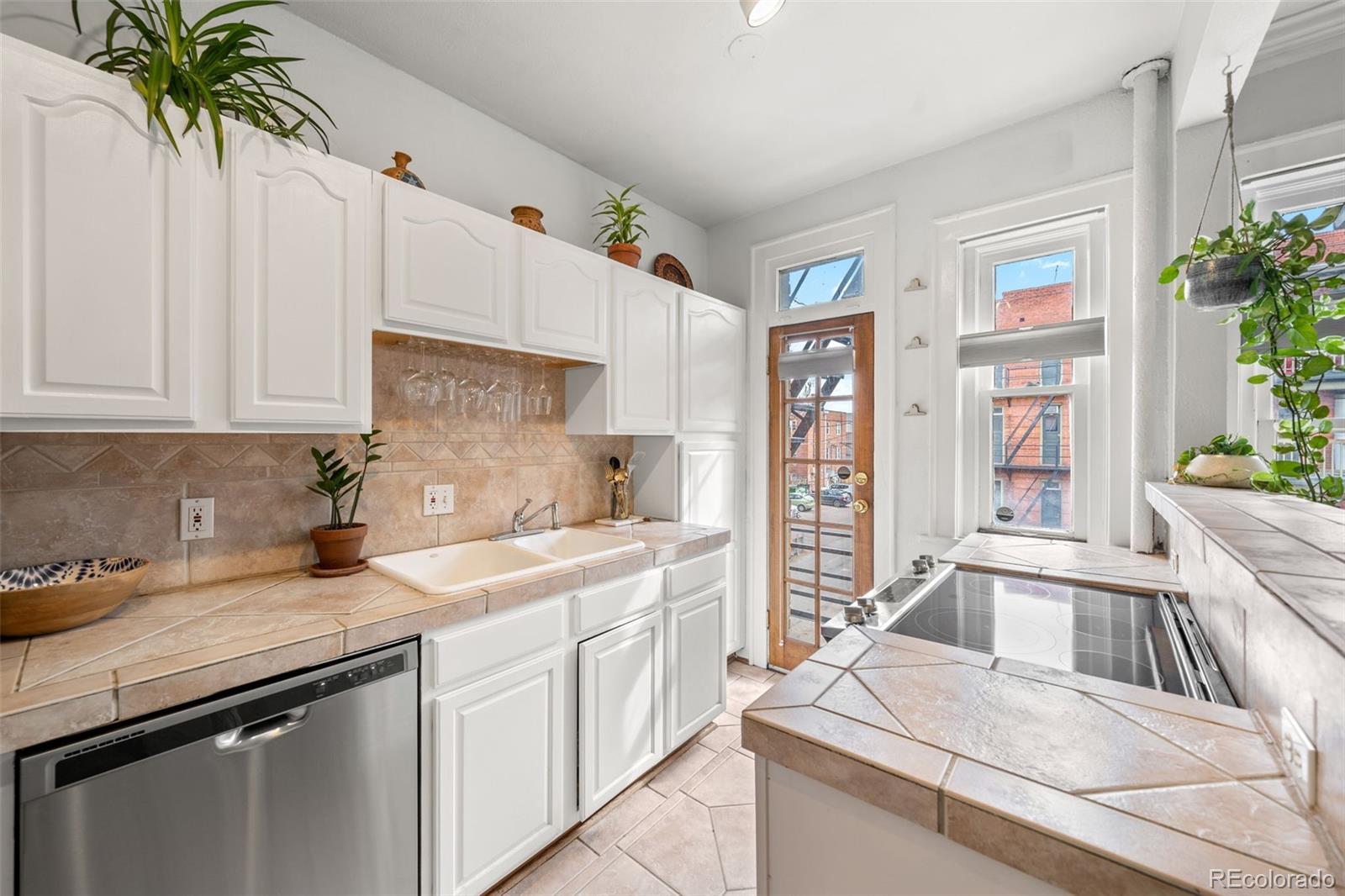 1376 N Pearl Street Unit: 210
