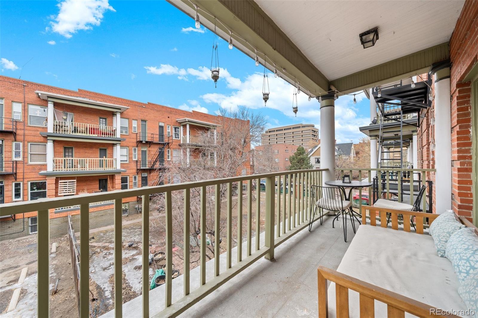 1376 N Pearl Street Unit: 210