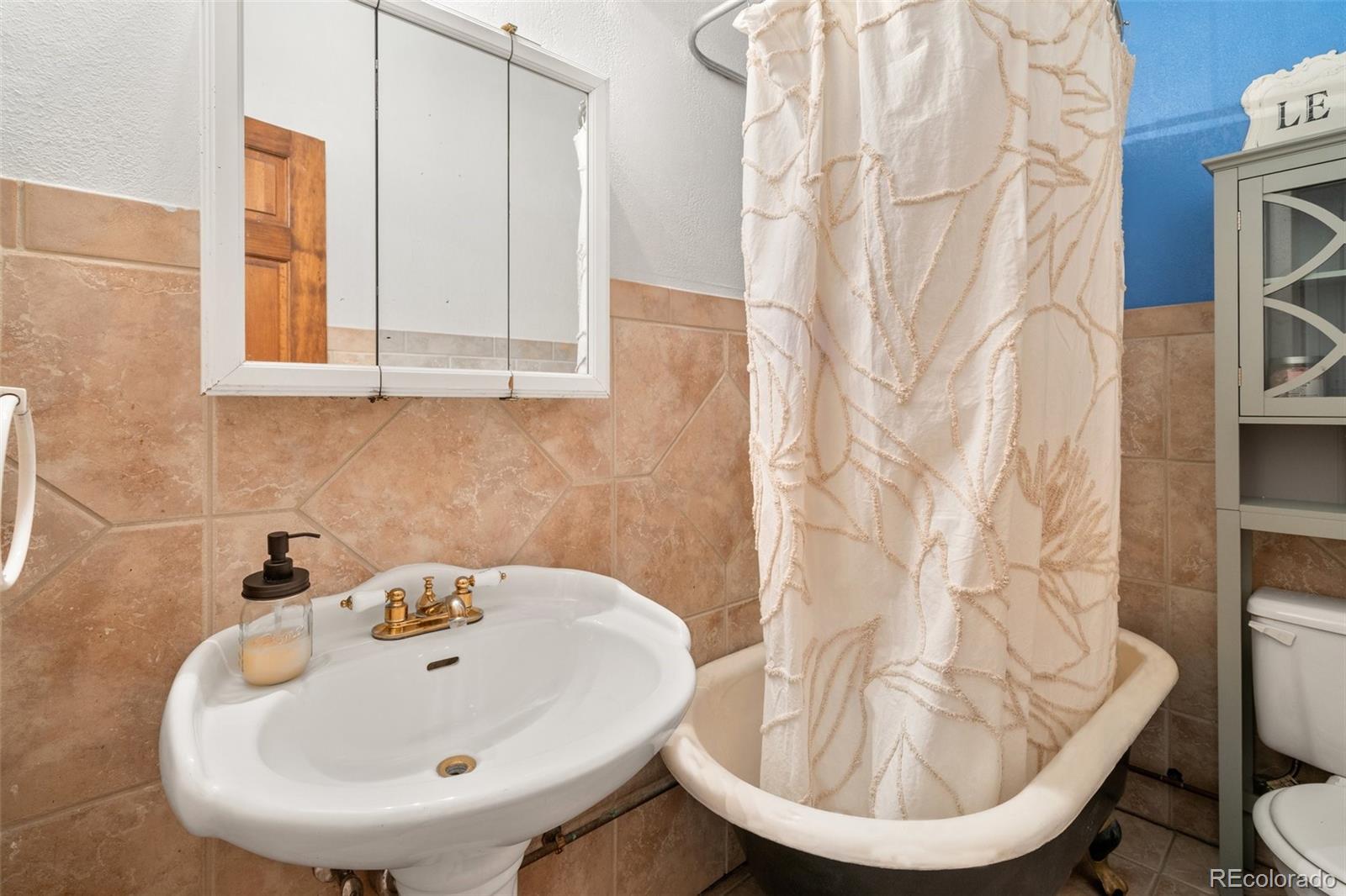 1376 N Pearl Street Unit: 210