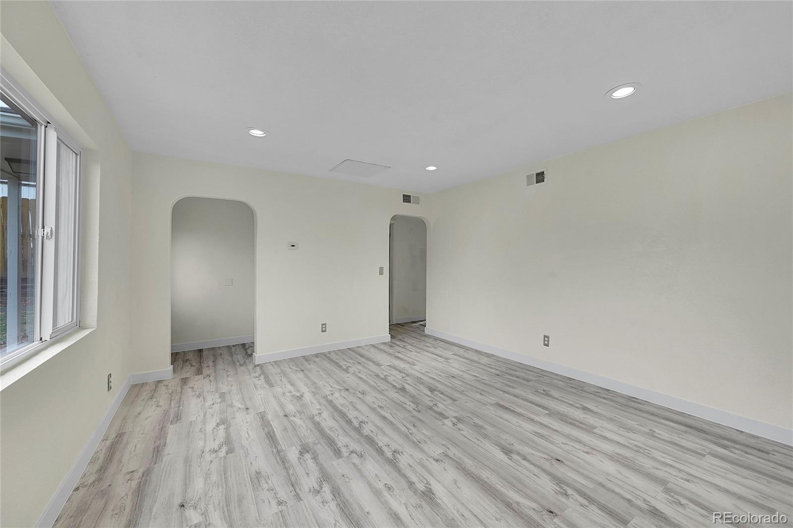 1250 Eppinger Boulevard