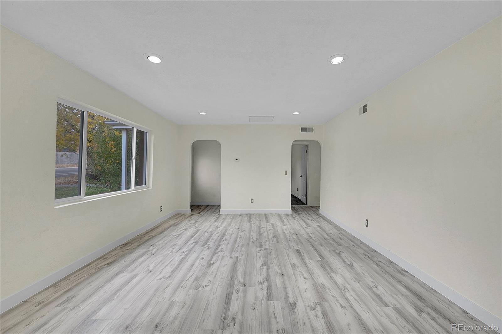 1250 Eppinger Boulevard