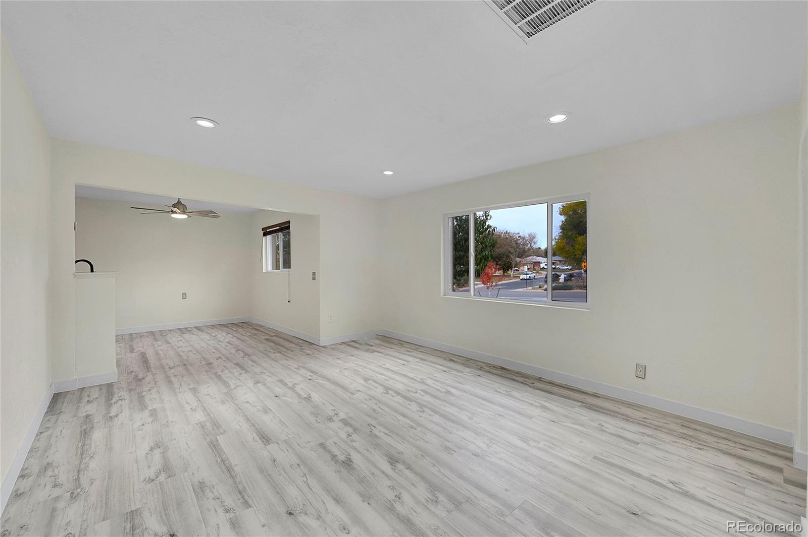 1250 Eppinger Boulevard