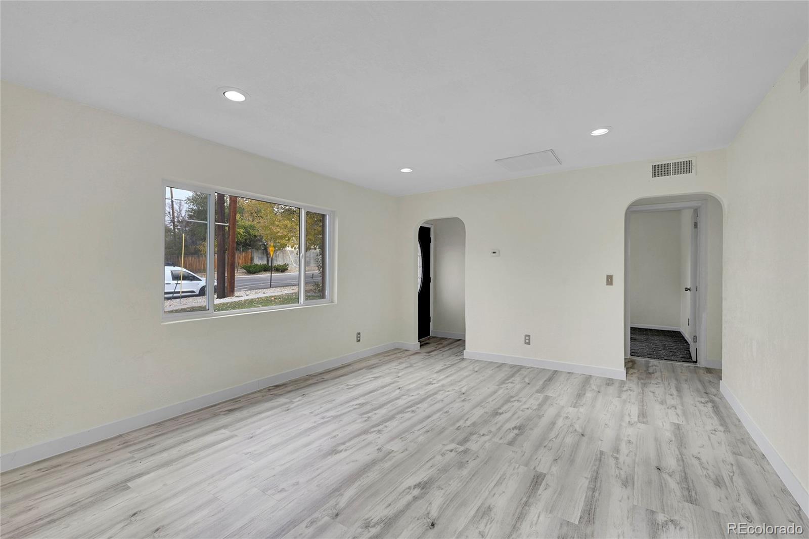 1250 Eppinger Boulevard