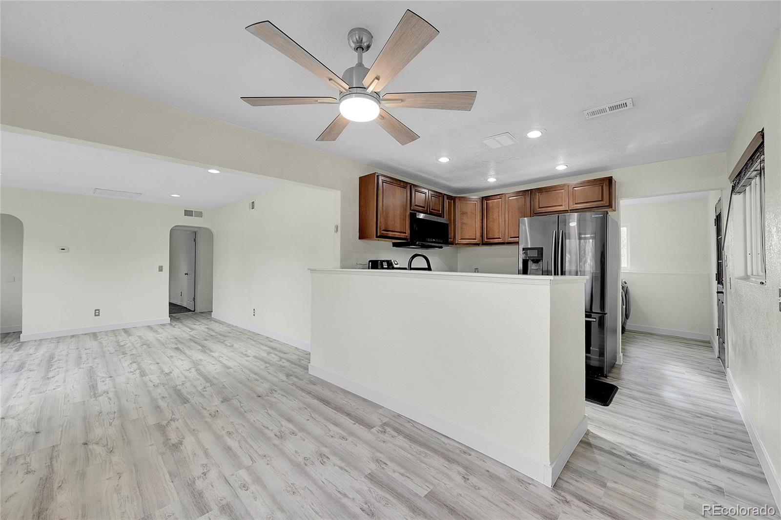 1250 Eppinger Boulevard