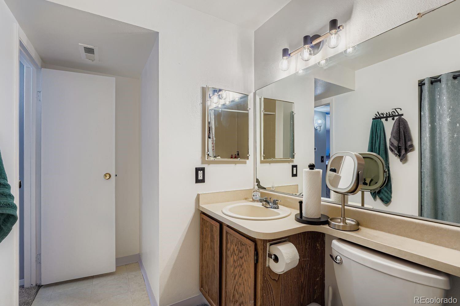 908 S Walden Way Unit: 201