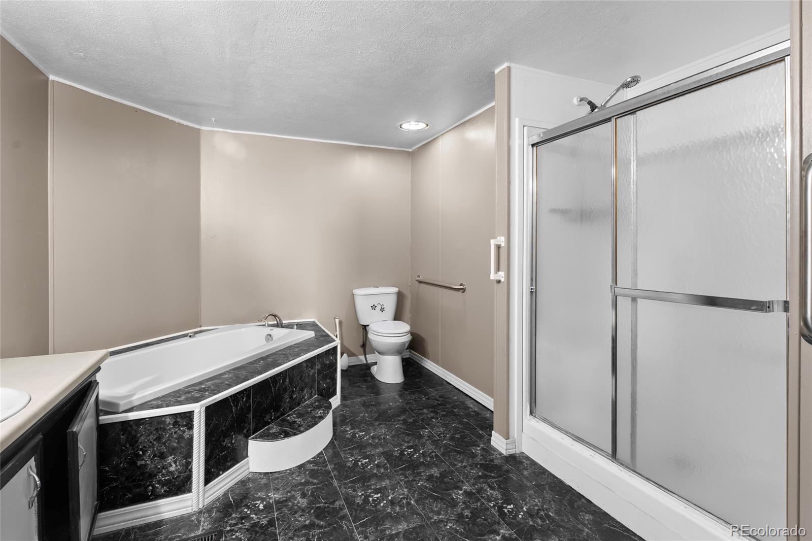 1500 W Thorton Parkway