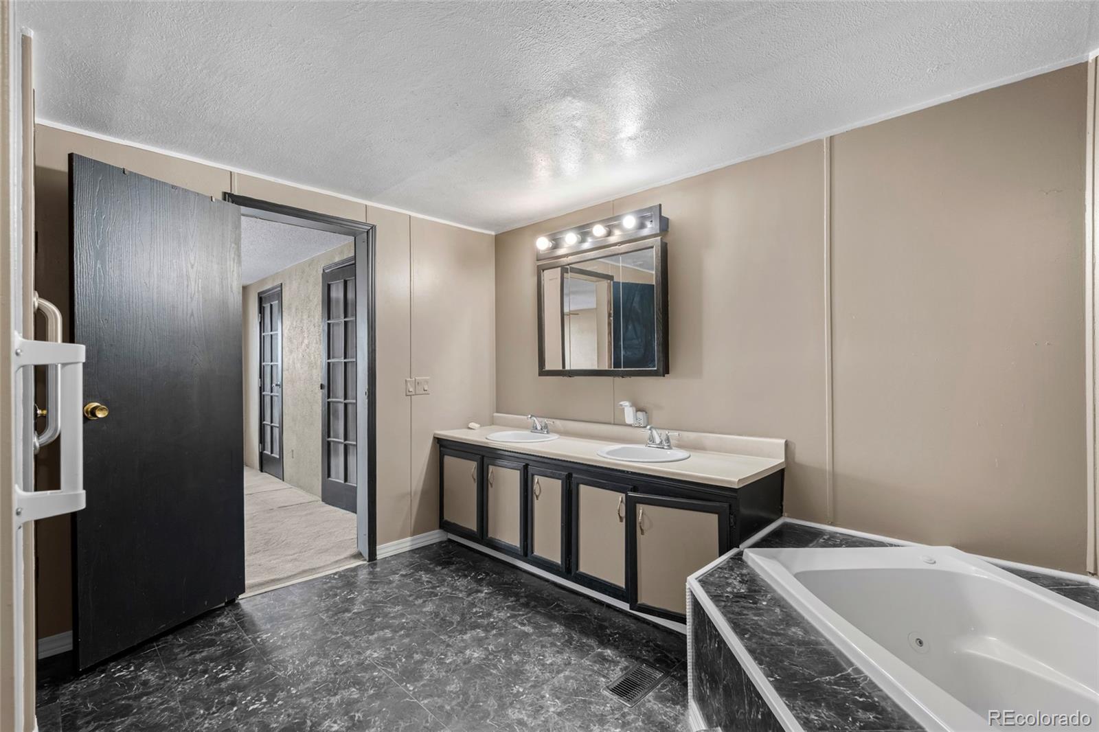 1500 W Thorton Parkway