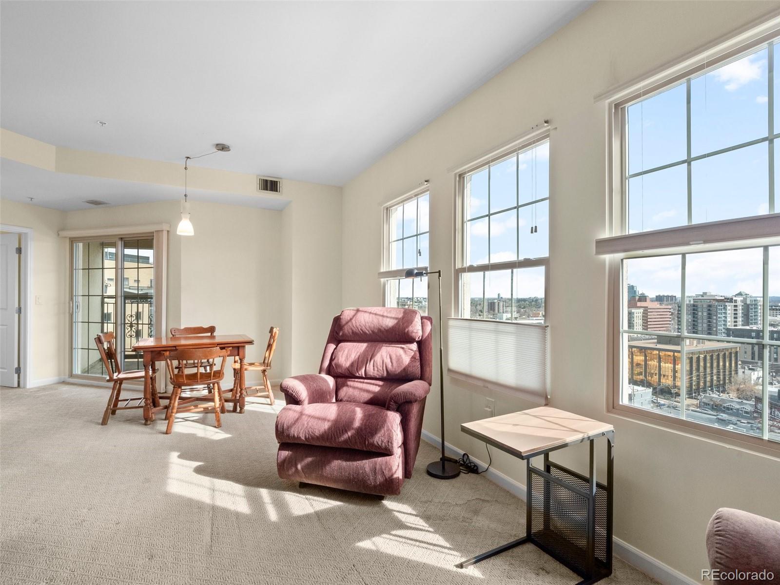 925 N Lincoln Street Unit: 12G